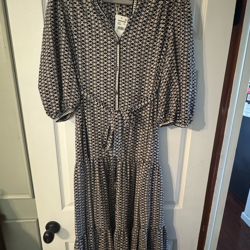 Max Studio Black and White Long Sleeve Dress